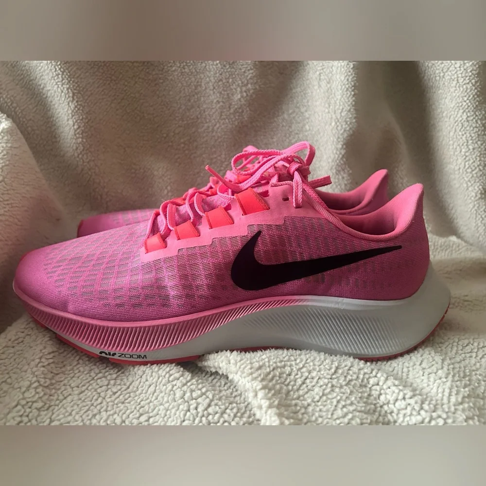 Nike Pink and Black Women's Running Shoes